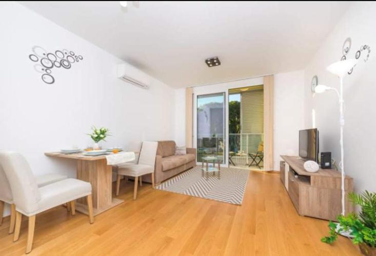 Iris Apartment Private Parking สปลิท ภายนอก รูปภาพ